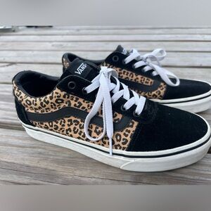 Van's OldSkool Low Top Ward Sneakers